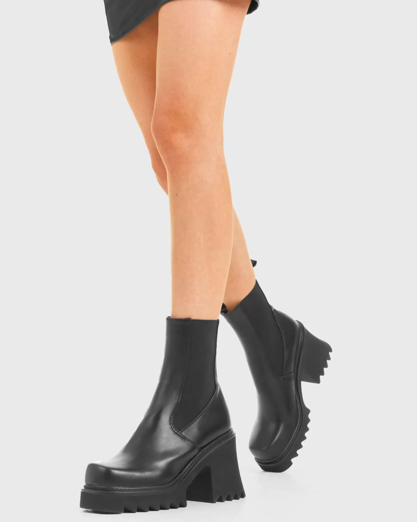 LAMODA Cheville*Elevate Chunky Platform Ankle Boots Black